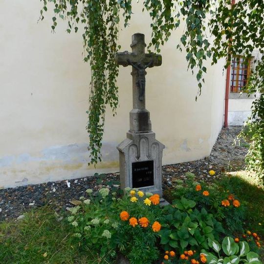 Kříž za kostelem v Čechticích