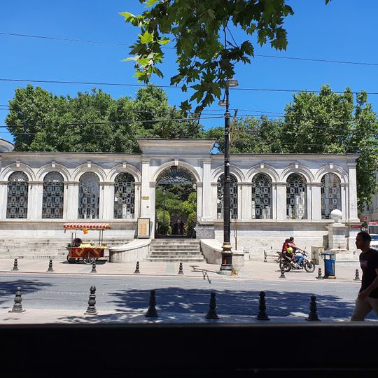 Loti Bistro