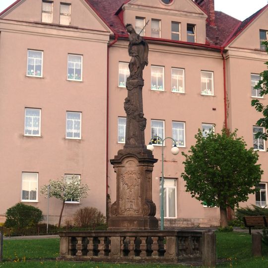 Sloup se sochou Panny Marie Bolestné