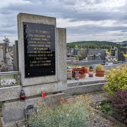 Pomník na hrobu vězňů transportu smrti