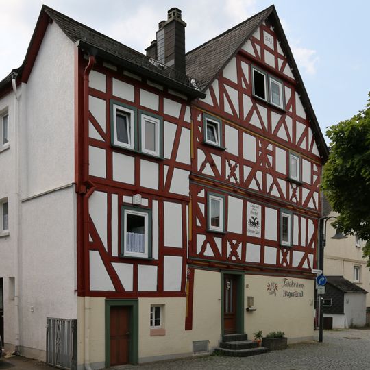 Isabellenstraße 32/Kreuzgasse 4