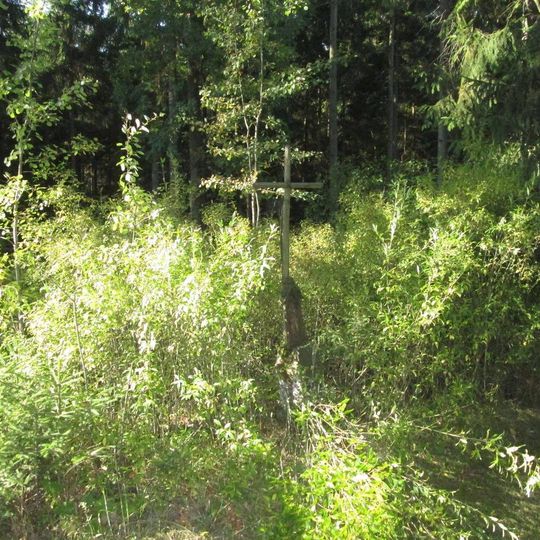 Kříž západně od Chýnova v lese