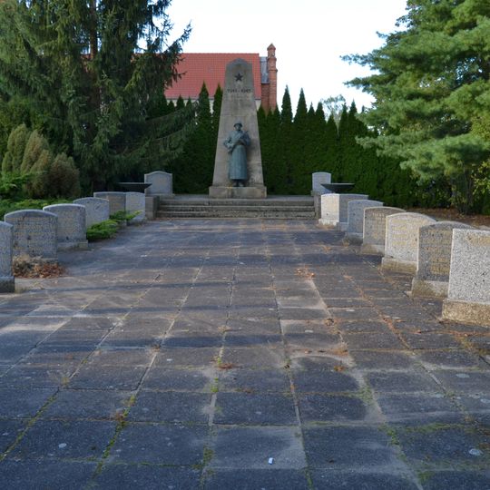 Sowjetischer Ehrenfriedhof in Manschnow