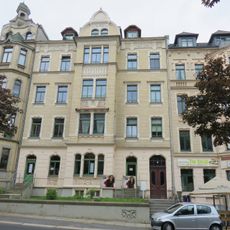 Mietshaus in geschlossener Bebauung mit Vorgarten Barbarossastraße 37