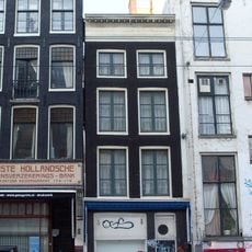 Pand met gevel onder rechte lijst