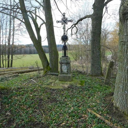 Kříž u cesty západně od Dudína