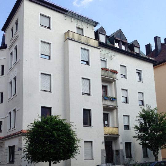 Burghausener Straße 4