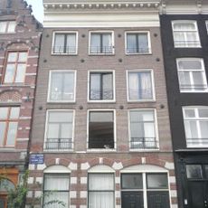 Pand met gevel onder rechte lijst