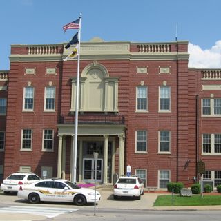 Elizabethtown Courthouse Square and Commercial District