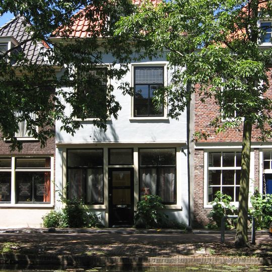 Pand met verdieping onder schilddak