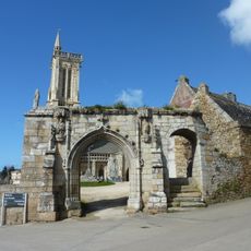Saint-Jean-du-Doigt Parish close
