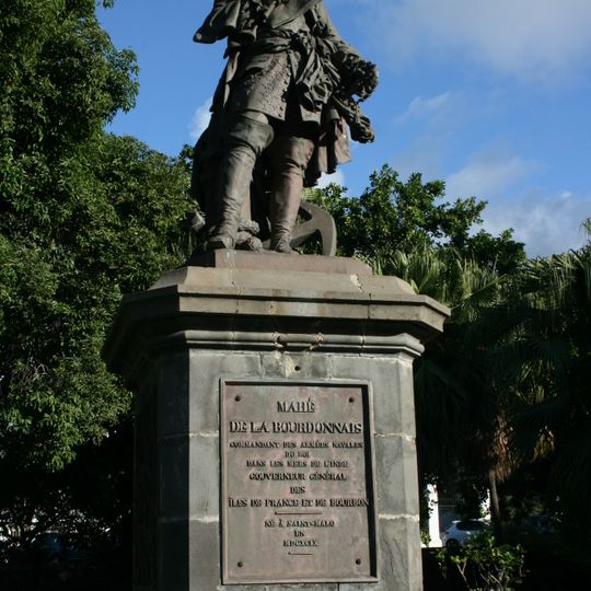 Statue de François Mahé de La Bourdonnais