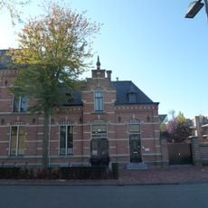 Koetshuis-dienstwoning