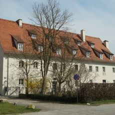Ehemaliges Bauhofmeisterhaus mit Baumagazin