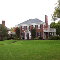 5325 Riverside Drive East