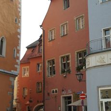 Wohn- und Gasthaus, ehemals Gasthaus Goldener Ritter