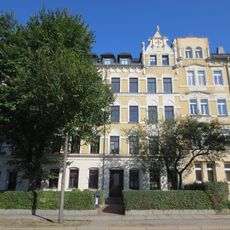 Mietshaus in geschlossener Bebauung mit Vorgarten Beyerstraße 4
