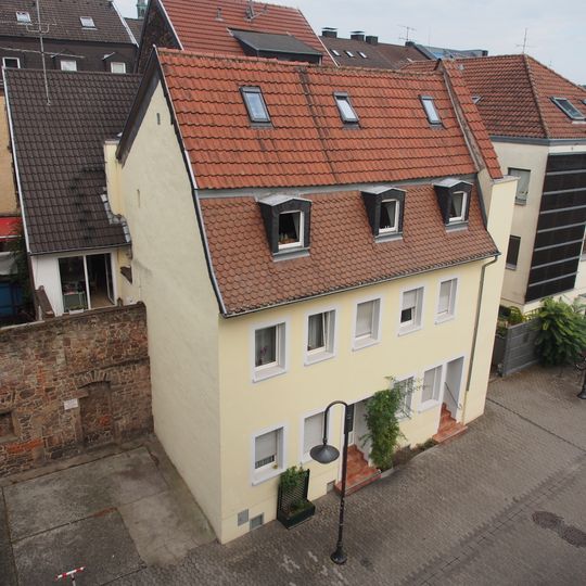 Evangelisch-Kirch-Straße 6