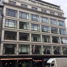 Dzīvojamā ēka, vēlāk skola