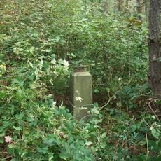 Kříž nad Líšinou v lese