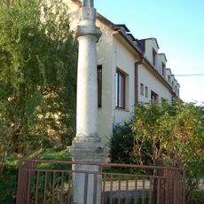 Kríž na stĺpe, stĺp s podstavcom