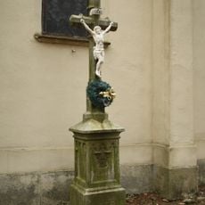 Kříž u kostela Panny Marie na Humberku
