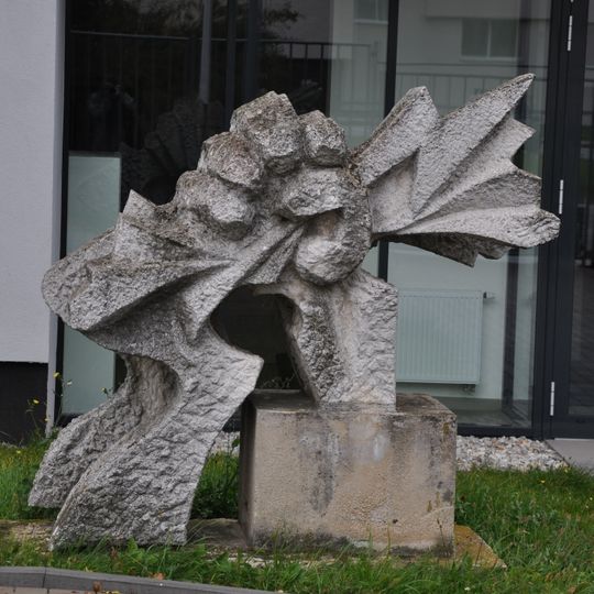 Skulptura před budovou E.ON