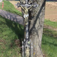 Kříž u silnice 411 u Nových Syrovic