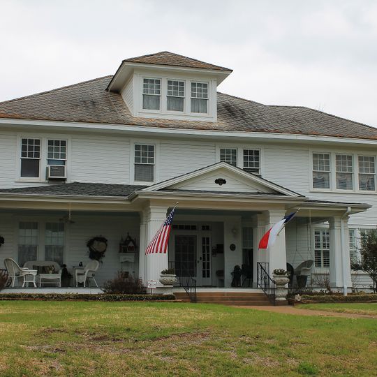 Howard L. and Vivian W. Lott House