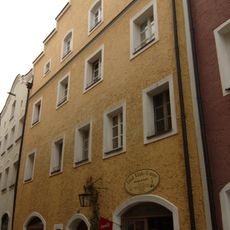 Wohn- und Geschäftshaus