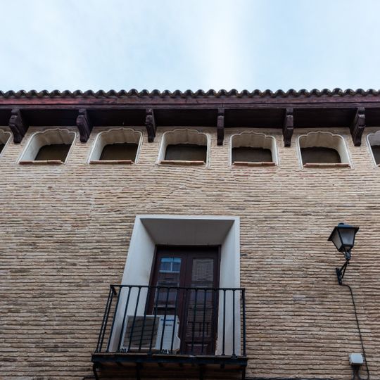 Building in Jota Aragonesa St. 3 y 5, Alagón