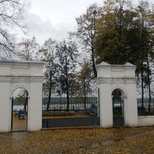 Ограда с воротами