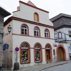 Wohn- und Geschäftshaus