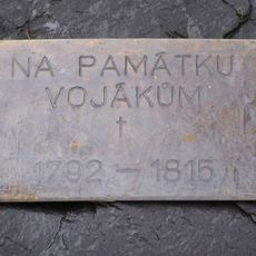 Pamětní deska v Loučeni v zámeckém parku