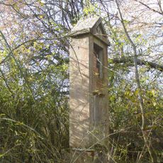 Kaplička u polní cesty severozápadně od Chcebuzi