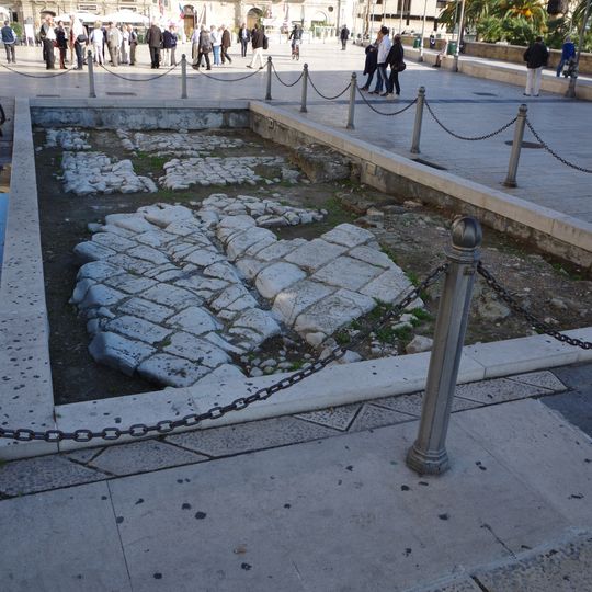 Scavi della via Traiana in Piazza del Ferrarese