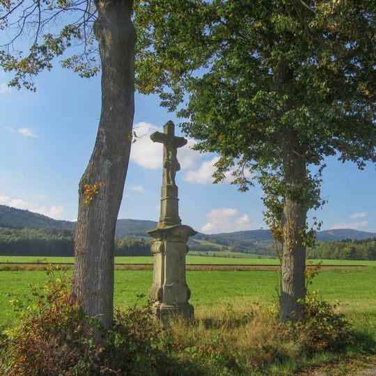 Kříž severně od Štítů u vedlejší silnice