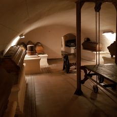 Gallas and Clam-Gallas Vault