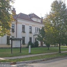 Budova základní školy v Libranticích