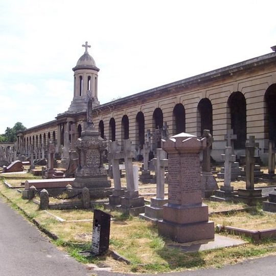Arcade forming north west quarter of circle and avenue