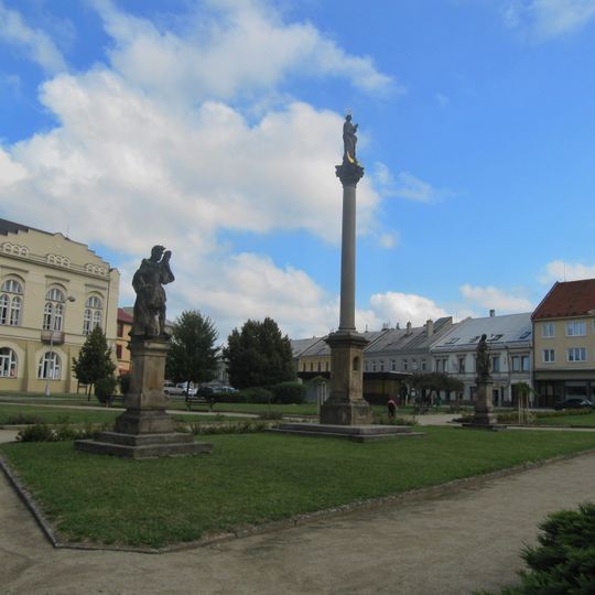 Morový sloup, socha sv. Floriána a socha sv. Vendelína