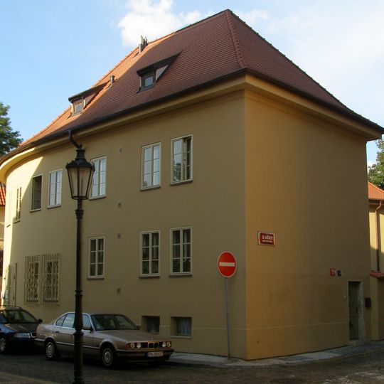 Haštalské náměstí 7