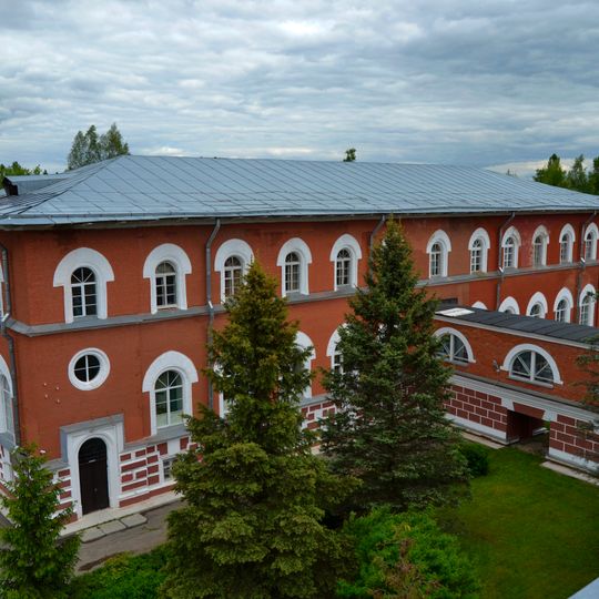 «Здание 40 практикантов»