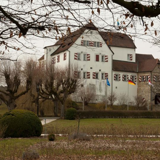 Mittelalterliche Burganlage mit unregelmäßigen Innenhof: Palas in Henfenfeld
