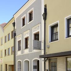 Wohn- und Geschäftshaus