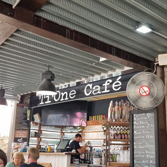 Ti'One Café