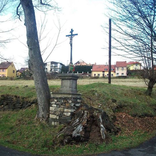 Kříž jihovýchodně od Chyše