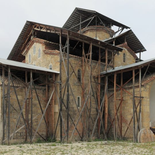 Გუმბათიანი ტაძარი, შერვაშიძის სასახლე, სხვა ნაგებობანი