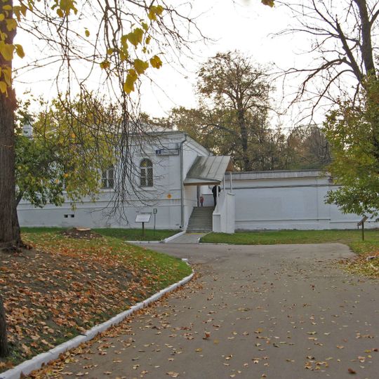 Служебные корпуса у Задних ворот — западный корпус