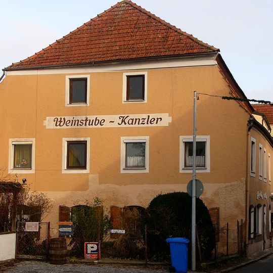 Wohnhaus und Weinstube